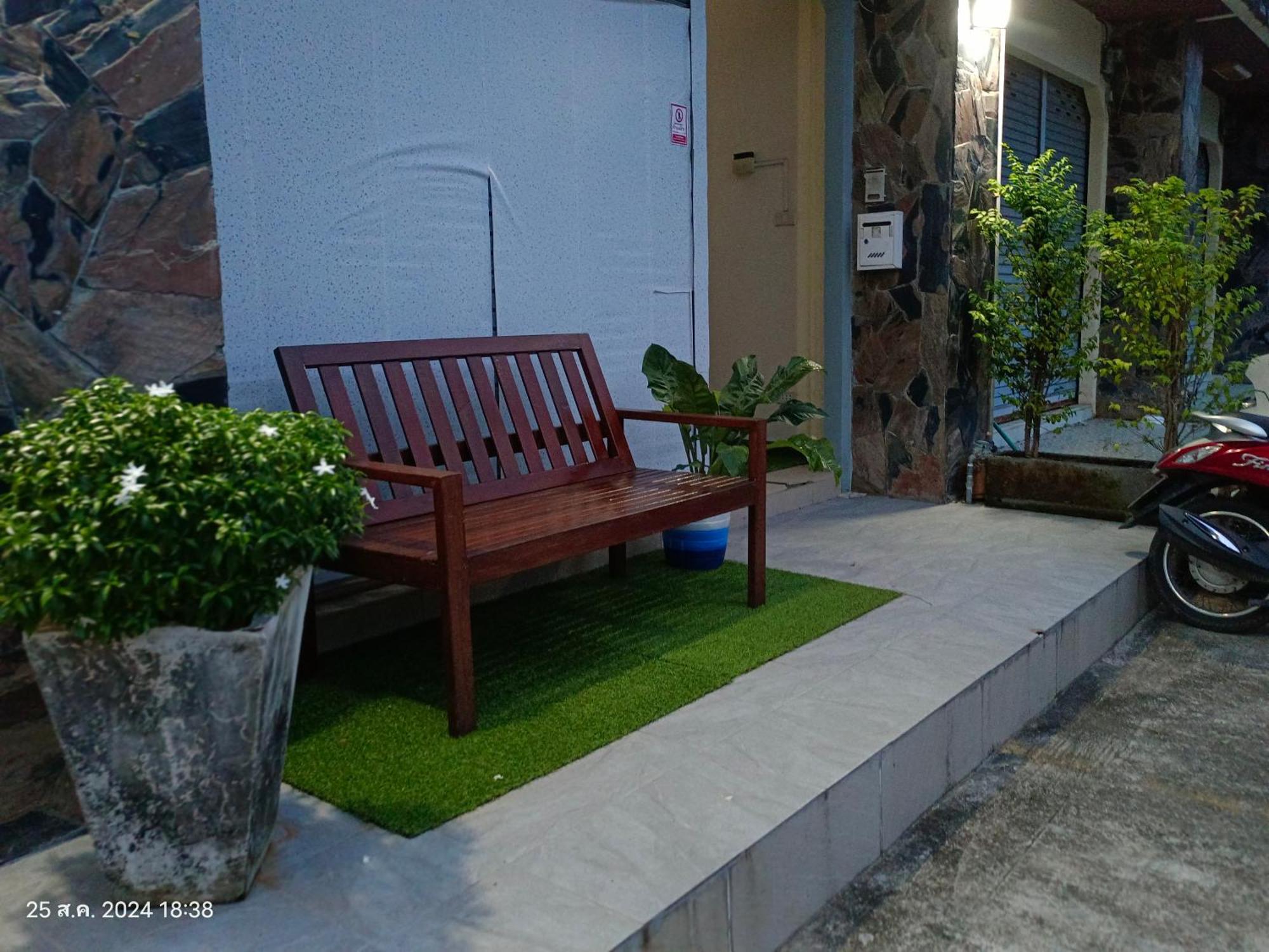 In Box Hostel Lipa Noi Exterior foto