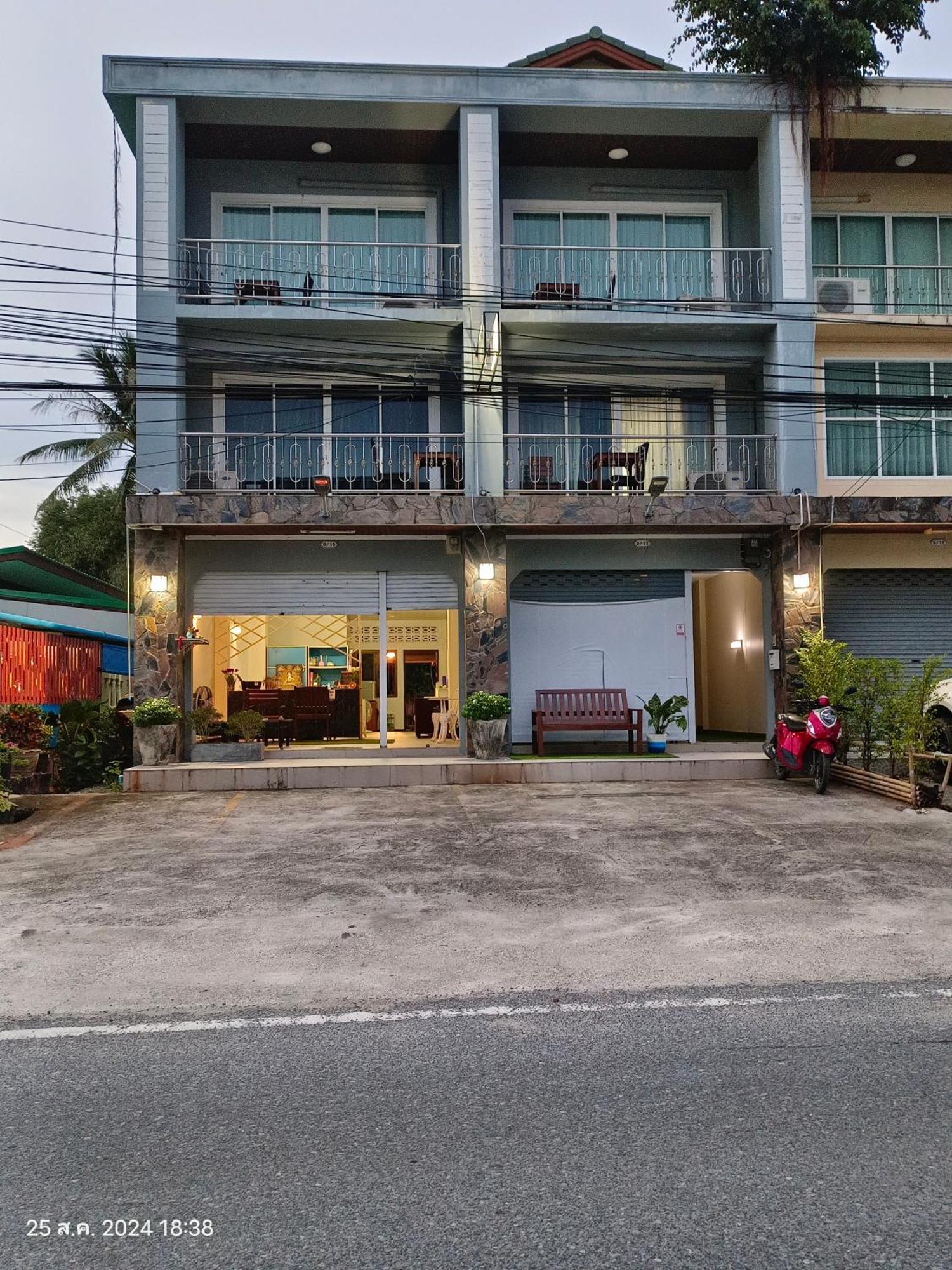 In Box Hostel Lipa Noi Exterior foto